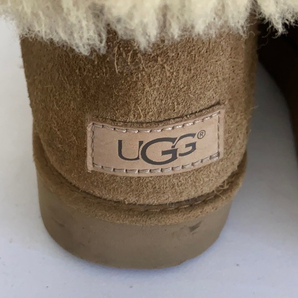 Ugg boots - Classic Cuff Short Boots - Sold - Picture 5 of 14